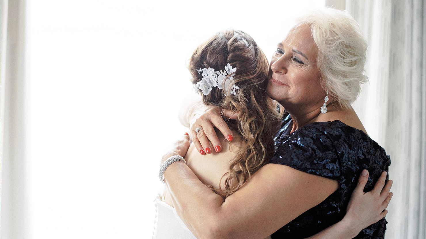 10 Ways to Honor Your Mom and MIL on Your Wedding Day