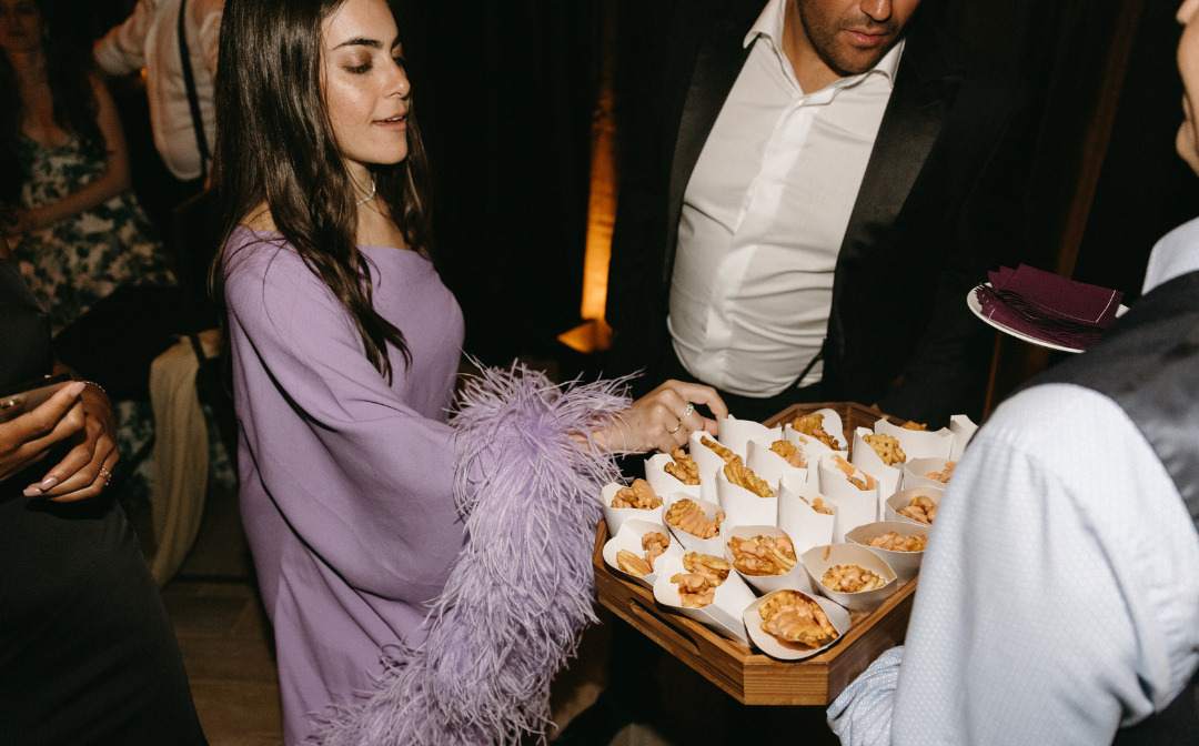 Wedding guest tips like after party snacks keep your guests from being hangry!