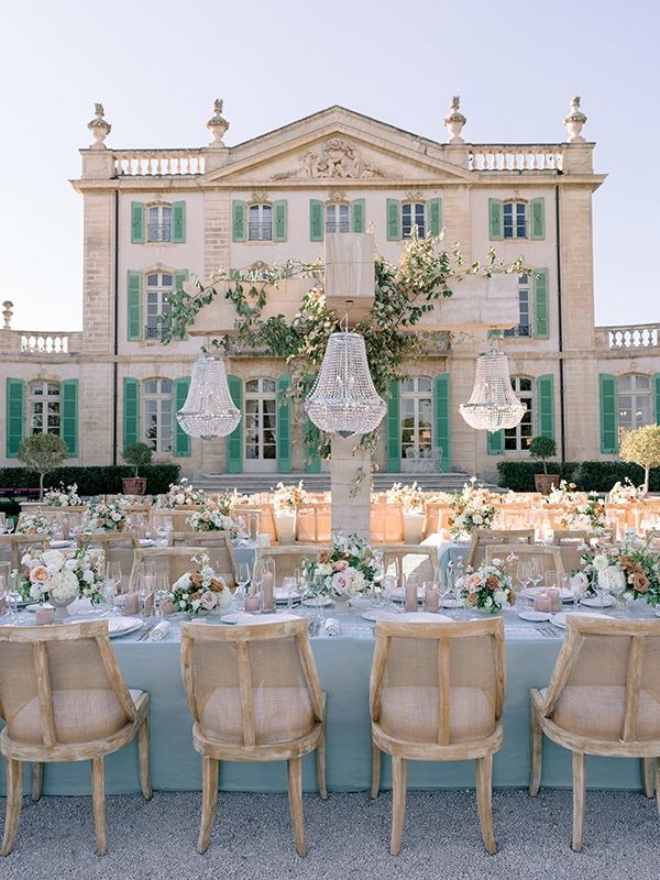elegant garden wedding at a stunning château embraced a timeless palette of pale green, white, and terracotta